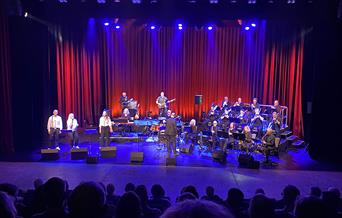 Julejazz med storband og kor