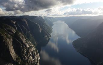 Vinterbåt Parasailing over Kjerag