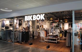 Innsyn i butikken til BikBok