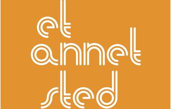 et annet sted