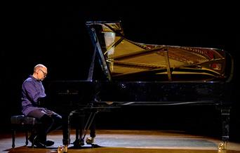 Bugge Wesseltoft m/ Hilde Hefte - It`s Snowing On My Piano