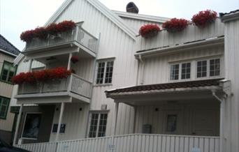 Holsthuset Losji