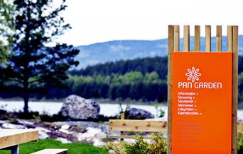 Skilt ved Pan Garden i Åmli