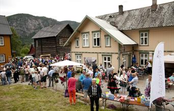 Ose, ein liten tettstad med ein stor foss