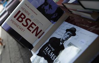 Ibsen og Hamsun bøker