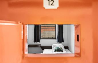 fengselscelle som har blitt hotellrom