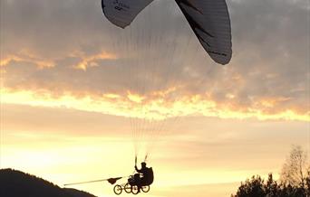 Chair Possibe, universell paragliding i solnedgang, photo