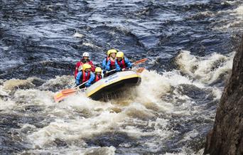 Adventure Norway raftingflåte i elva