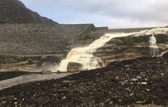 Steinfyllingsdam ved Langevatn