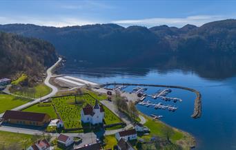 Feda kirke og havn