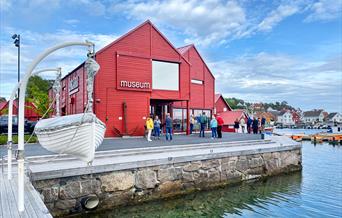 Lyngørfjorden kystkultursenter og Raet nasjonalpark velkomstsenter