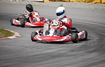 GoKart-kjøring er bare en av mange aktiviteter i Adrenalinparken!