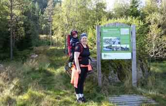 Vandretur langs Barnevandrerstien med Heddan Gjestegard som base