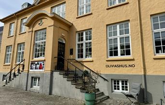 Fasade til butikken Olivias Hus på torvet i Mandal