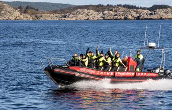 Glade mennesker på RIB tur