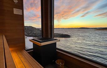 Nyt solnedgangen i Smeigedag Sauna på Kristiansand Feriesenter