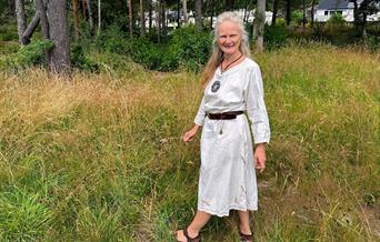 Nora Bang inviterer til dans