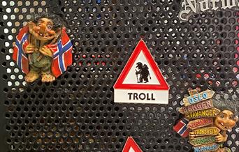 kjøleskapsmagneter med troll, elger, vikinger