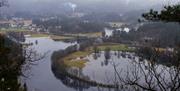 Håfjelle, mye vann på jordene og det er overskyet