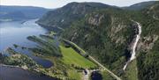 Utsikt over Reiårsfossen Camping og Riårsfossen i Setesdal