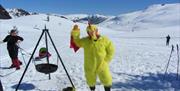 Påskekylling ved bål på Ljosland