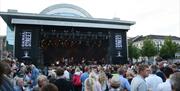 hovedscenen for canalstreet festivalen på Sam Eydes plass i Arendal