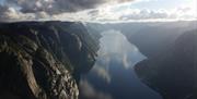Vinterbåt Parasailing over Kjerag