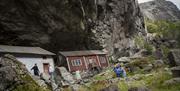 Husene under fjellet