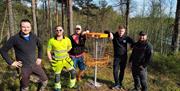 Frivillig gjeng som bygget banen på dugnad