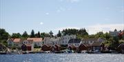 Bebyggelse på Merdø utenfor Arendal, Sørlandet. Arendal turistkontor.
