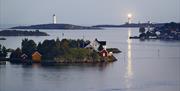 Galtesund, Arendal med de to fyrene Store Torungen og Lille Torungen i bakgrunnen.