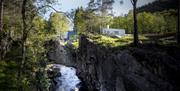 Norsk Villakssenter - Kvåsfossen ligger på kanten av juvet til lakseelva Lygna.