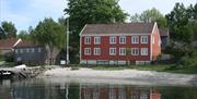 Merdøgaard museum sett fra bryggen