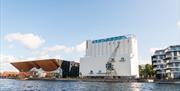 Kunstsilo og Kilden fra vannet