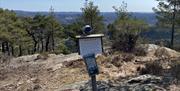 Bilde av informasjonsskilt, "Vareheia 239 m.o.h."