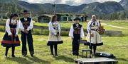 Undommar i Setedalsbunad, sommer