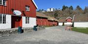 Gårdbygninger rundt Hovedhuset