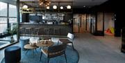 Mingleområde og bar på Mandal Hotel
