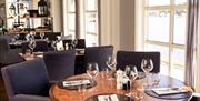 Dekket rundt bord i Tyholmen Restaurant i Arendal