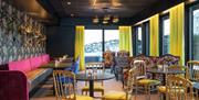 Thon Hotel Arendal toppetasjen med frokostrom og stue