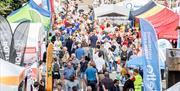 fullt av folk i Politisk gate Arendalsuka 2017
