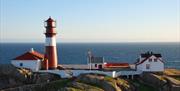 Utsikt over Ryvingen fyr og ut over havet