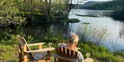 Sitteplass ved vannet
