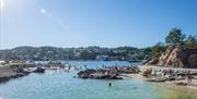 yrende badeliv ved Løkholmen strand i Arendal