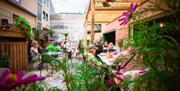 folker nyter streetfood i bakhagen