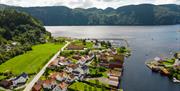 Feda med Feda kirke i bakgrunnen