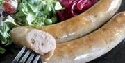 Pølser av egen gris. serveres med fermentert kål