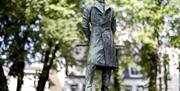 Statue av Henrik Wergeland i Wergelandsparken