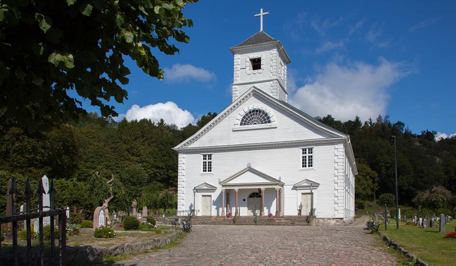 Die Frontfassade der Mandal Kirche Die Frontfassade der Mandal Kirche
