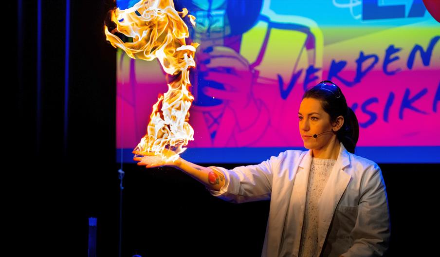 Seldas Lab – Verdens beste fysikkshow Seldas Lab – Verdens beste fysikkshow